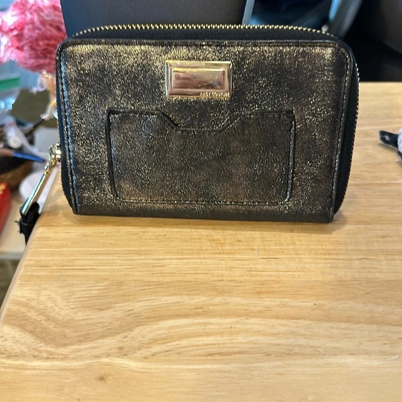 Juicy couture billfold. And gently use condition, but no callouts.​ - Picture 1 of 6